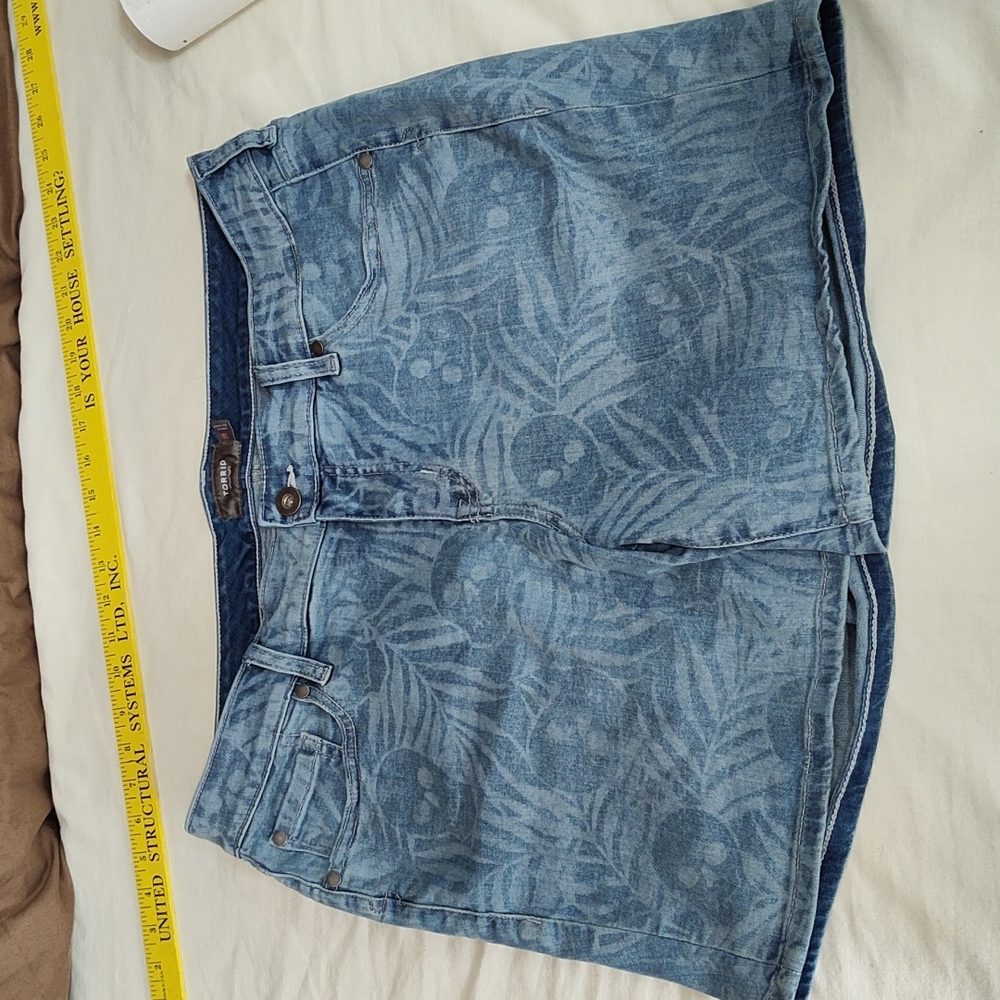 TORRID Skull Shorts 16r